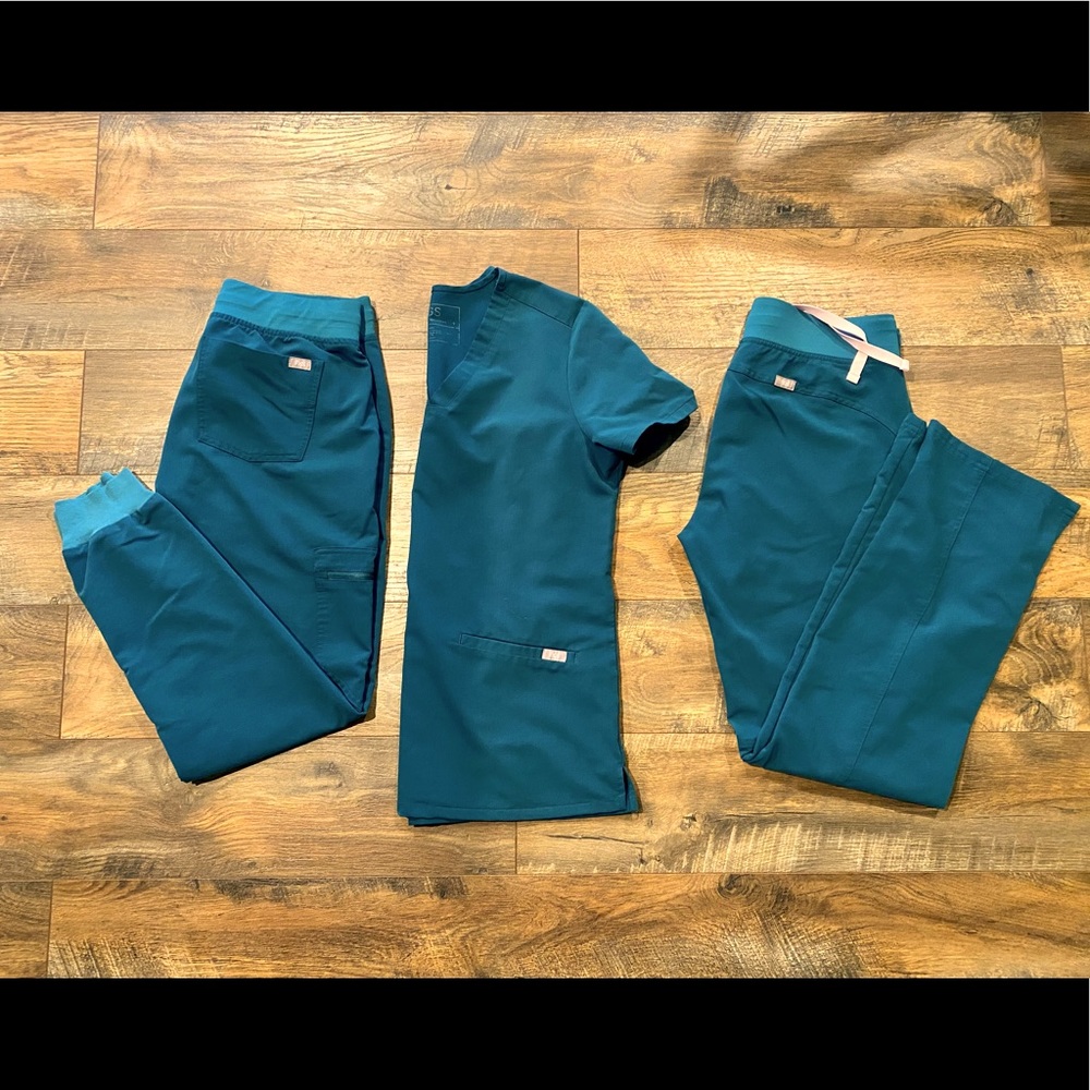 Figs Caribbean Blue Scrub Set- Women’s Small